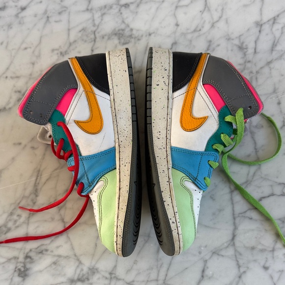 Nike Air Jordan 1 Mid Multi-Color Sneaker Sz 5.5 - Picture 3 of 8